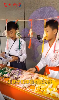 中秋來臨，幼兒園上演“漢服秀”